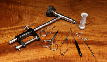 HARELINE FLY TYING MATERIAL KIT WITH ECONOMY TOOLS AND VISE